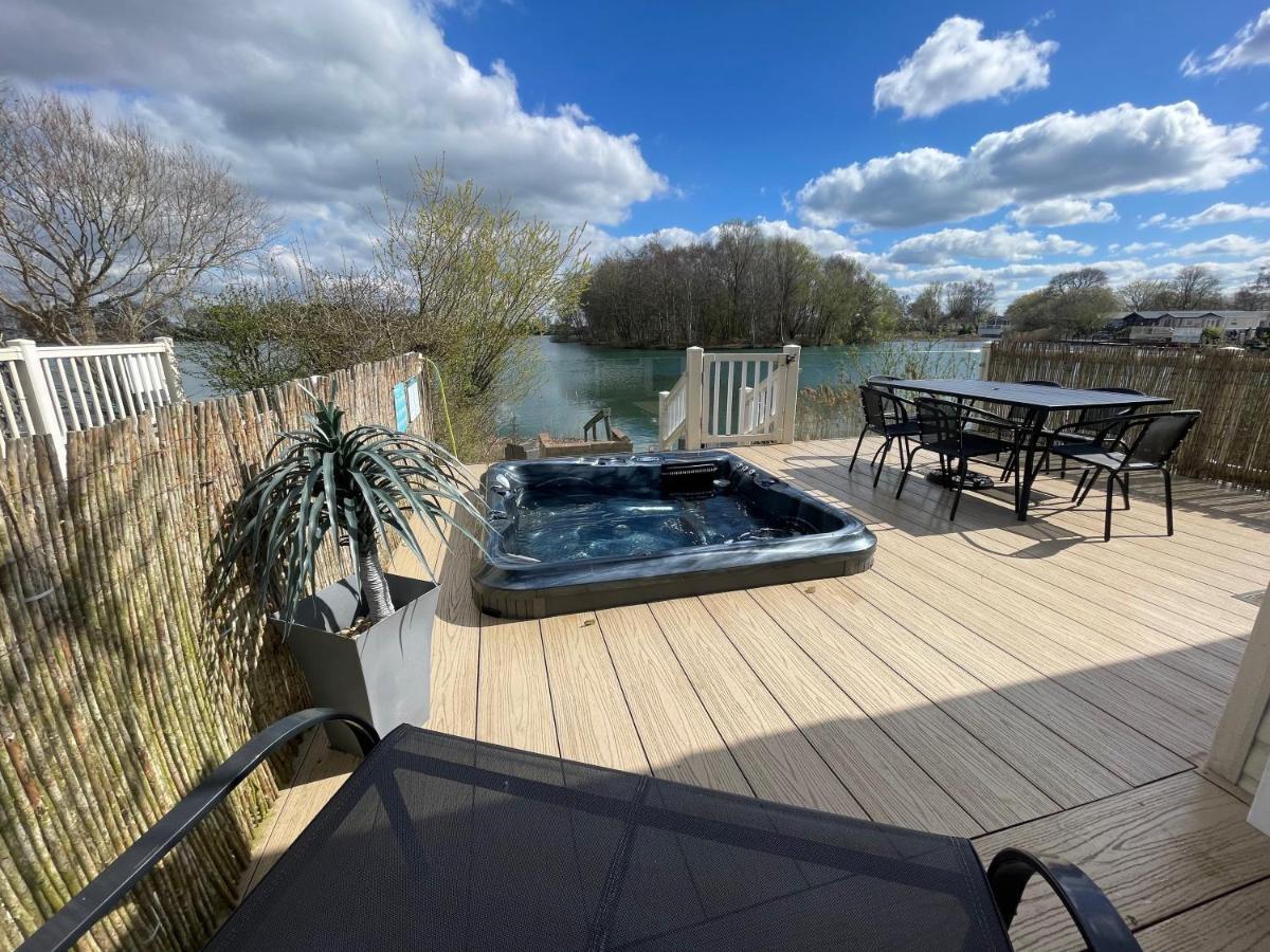 Lakeside Retreat 2 Tattershall