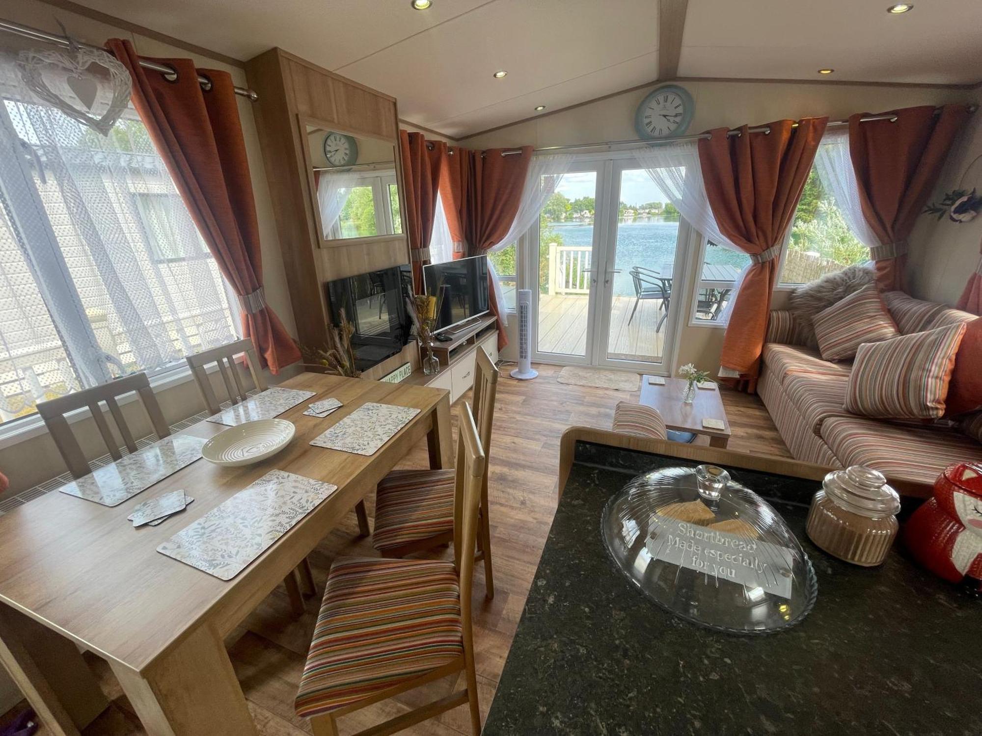 Lakeside Retreat 2 Tattershall